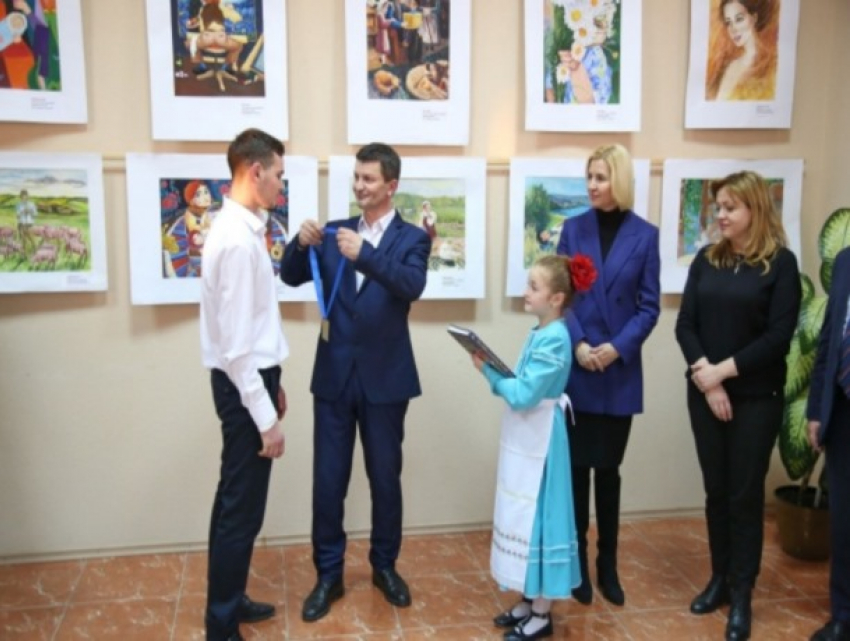 Юных художников из Комрата наградили за успехи за рубежом