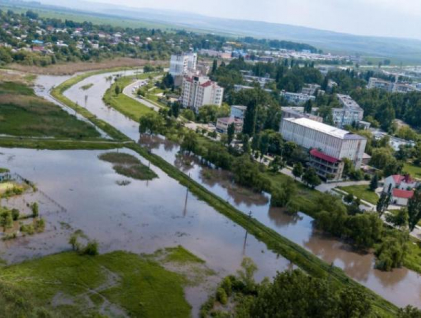 Река Реут вышла из берегов и затопила Бельцы