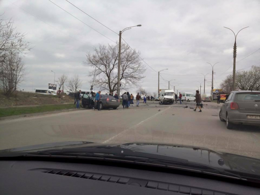 В результате аварии с участием маршрутки в Кишиневе скончался человек 