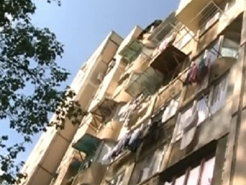 Секс с двумя женщинами на съемной квартире для мужчины в Каушанах завершился смертельным прыжком