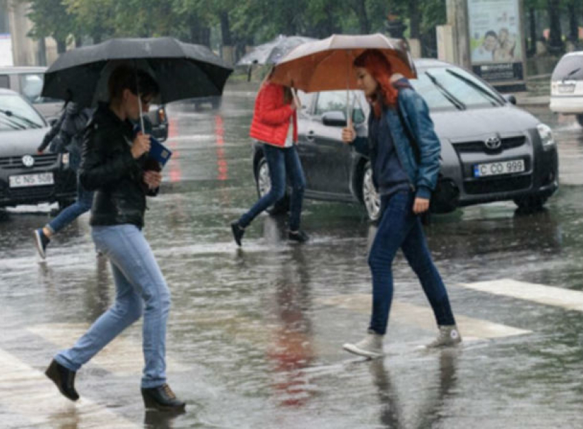 Резкое похолодание и ливневые дожди ударят в выходные по жителям Молдовы