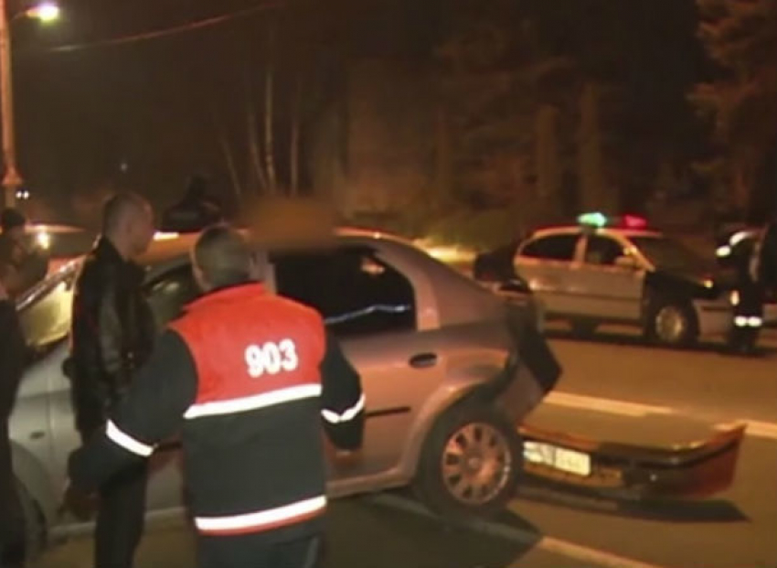 Пассажиры пострадали во время маневра таксиста на Рышкановке 