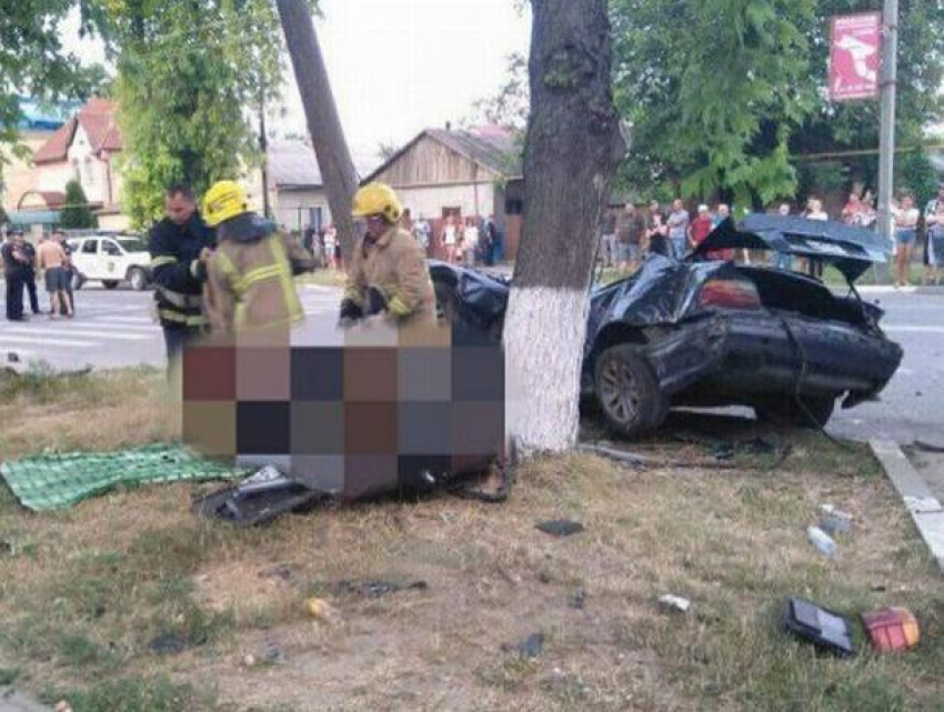 В Унгенах разбился насмерть за рулём BMW 22-летний молодой человек