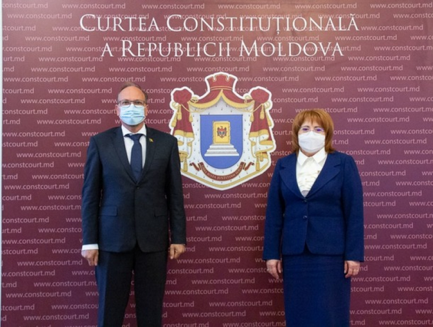 Ребята, вы совсем? Конституционный суд уже даже не скрывает контактов с Румынией