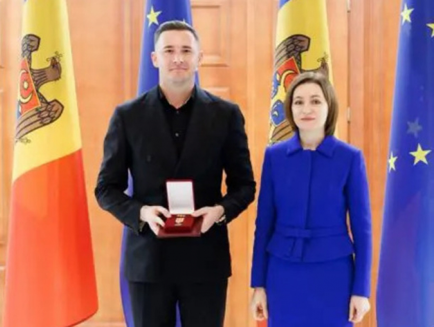 Эмилиан Крецу и Николай Тимофти получили почетные награды из рук Майи Санду