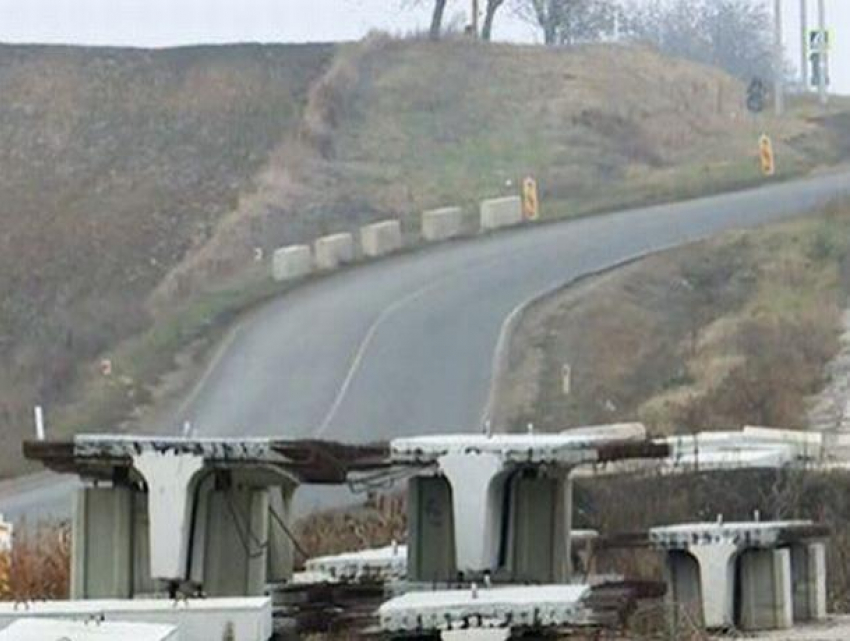 Многострадальная трасса Бельцы-Сэрэтены может быть капитально отремонтирована до 2021-го года