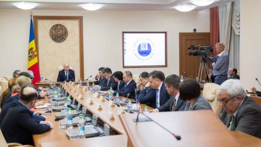 Правительство взвалило на плечи граждан миллиард, украденный из банковской системы Молдовы
