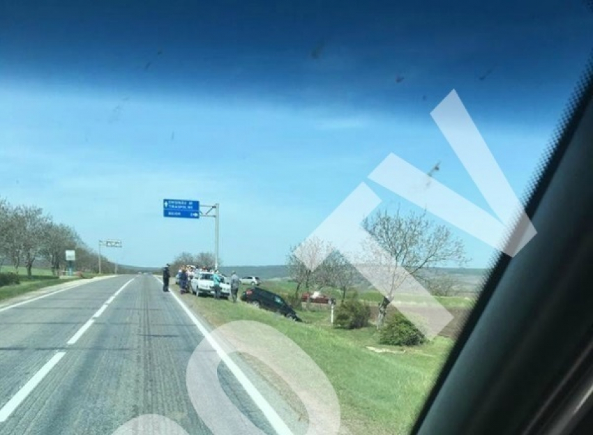 На трассе Кишинев-Леушены в лобовом столкновении пострадали два автомобиля
