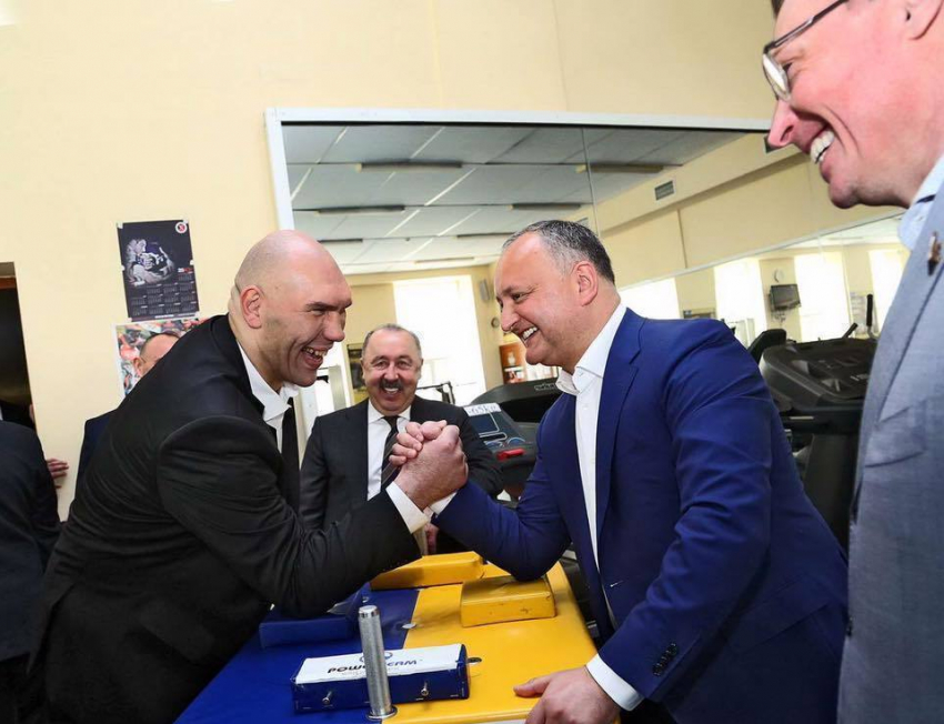 Додон, Валуев и Газзаев открыли новый боксерский ринг и скалодром в Кишиневе 