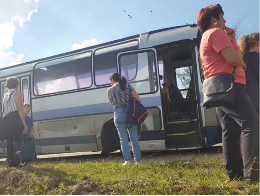 Беременные и дети чудом не погибли в автобусе Кишинев – Мерень, у которого отлетело колесо