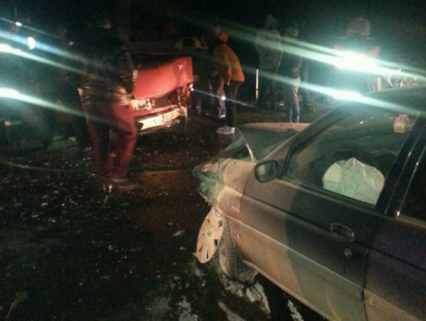 Водитель и двое пассажиров пострадали в лобовом столкновении автомобилей в Криулянском районе