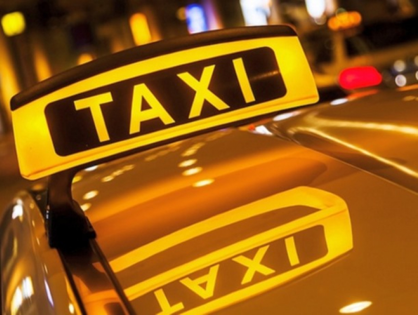 Таксист изнасиловал знакомую девушку