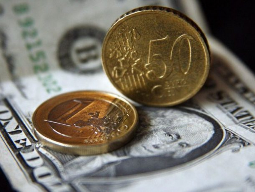 Евро и доллар меняют направления движения