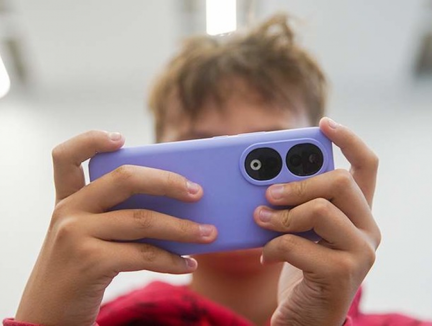 В Молдове могут ограничить доступ подростков к соцсетям