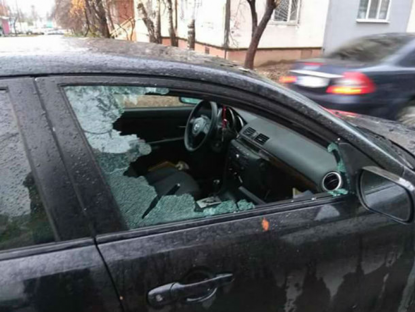 Взрывчаткой, гранатами и электрошокером решили жители Кишинева победить автовандалов