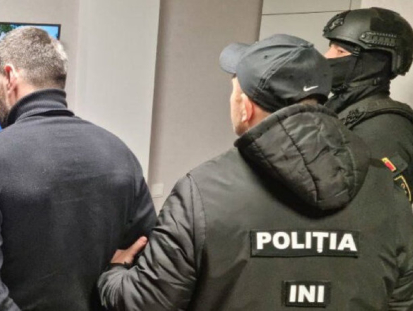 Трое кишиневских полицейских предстанут перед судом по делу о присвоении денег задержанного