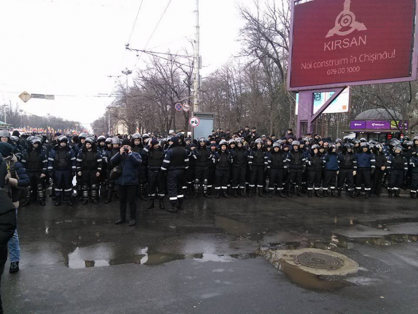 Полиция препятствует проведению марша социалистов 