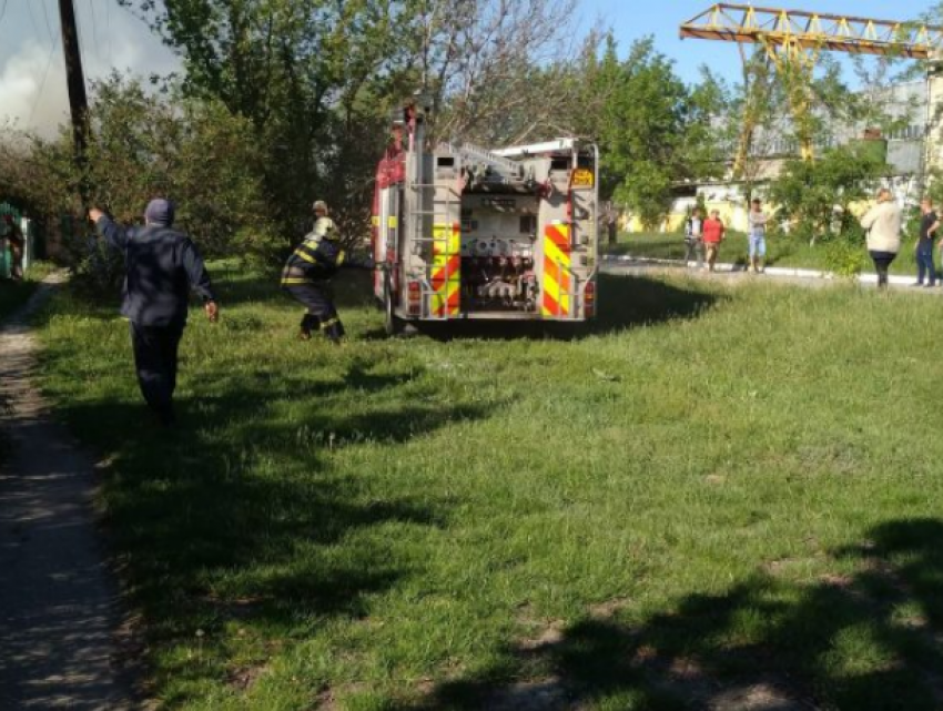 В Басарабяске семья спалила собственный дом по глупости, пока за городом бушевали дикие пожары