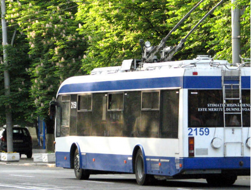 В Кишиневе закрыли улицу: троллейбус и маршрутка изменили движение