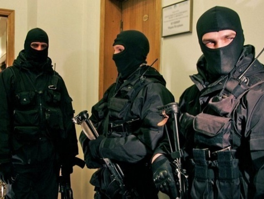 Люди в масках ворвались сегодня утром в здание примэрии муниципия Кишинева