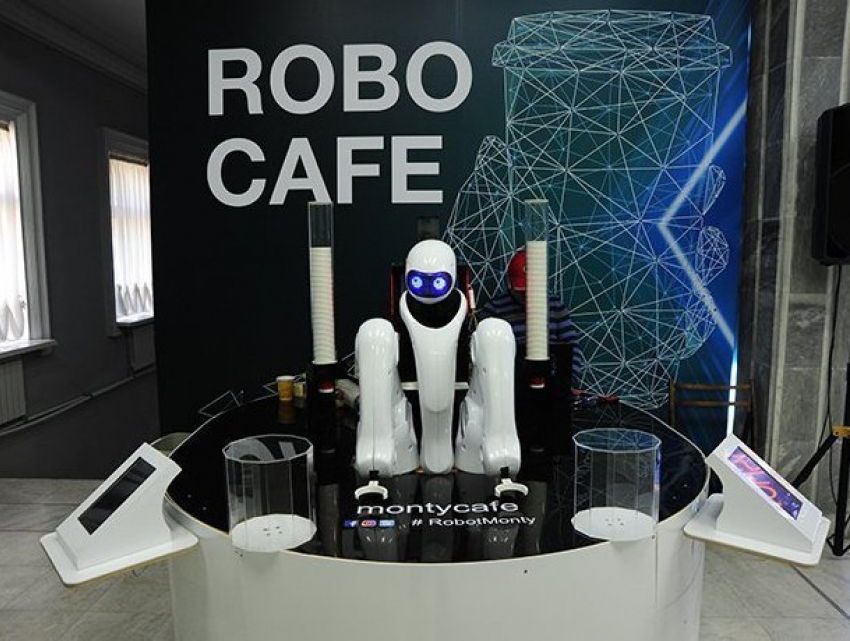 Вперед в будущее: у кишиневцев появилась возможность напрямую пообщаться с роботами