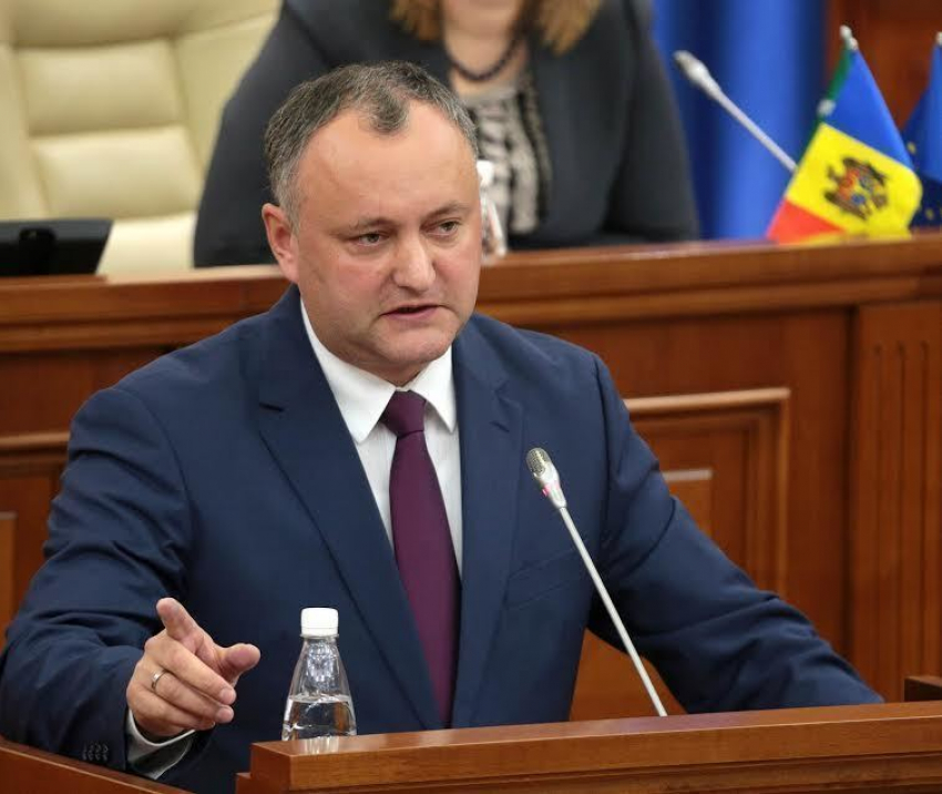 Социалисты требуют, чтобы парламент признал захват Молдовы олигархами 