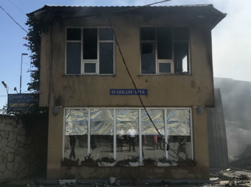 Масштабный пожар на мебельной фабрике, принадлежащей жене примара Комрата, произошел «не из-за электричества»