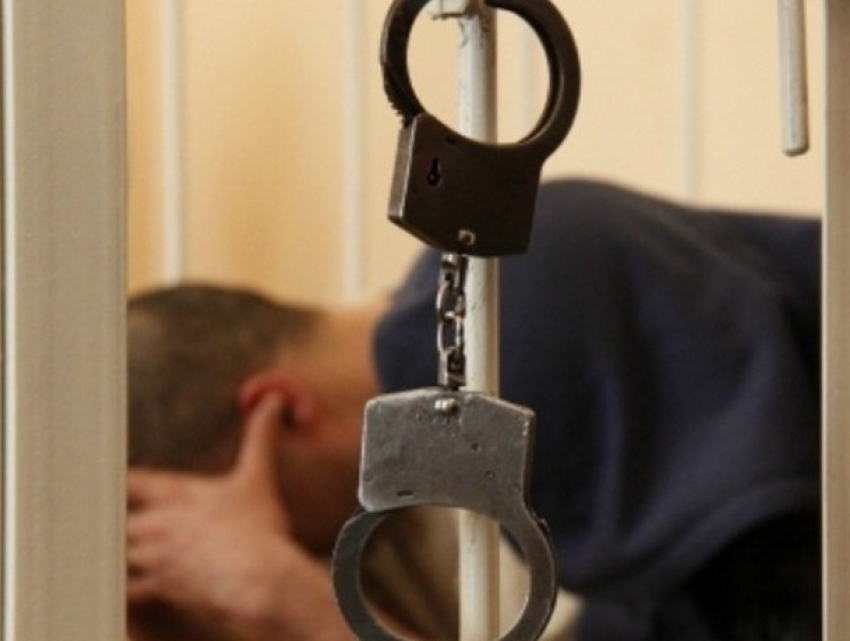 Офицера пограничной полиции кишиневского аэропорта обвинили в злоупотреблении властью