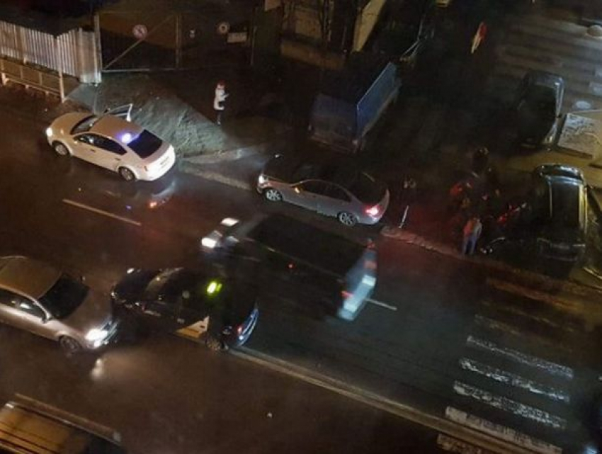 На Телецентре такси сбило пешехода, после чего врезалось в другую машину