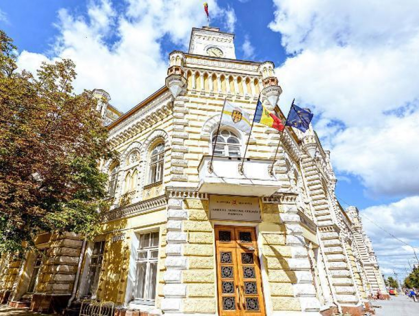 Примэрия Кишинев должна крупную сумму денег Moldindconbank