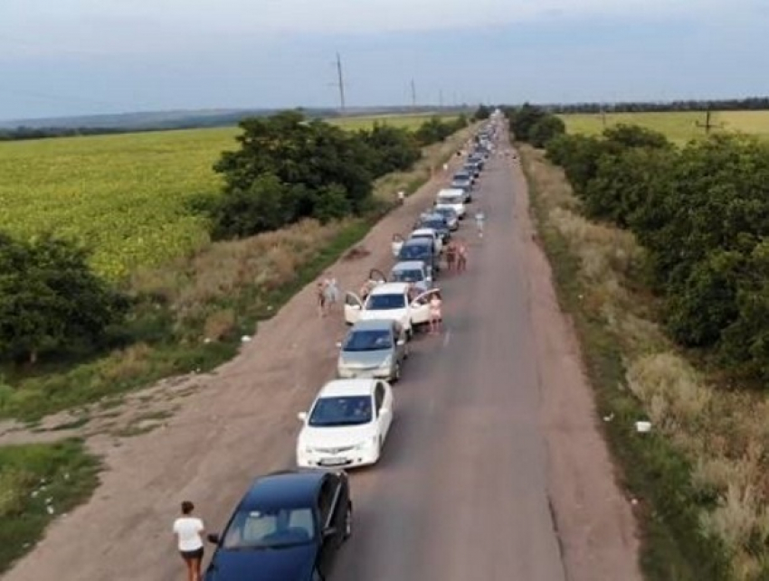 Десятки тысяч молдаван устремились в Молдову