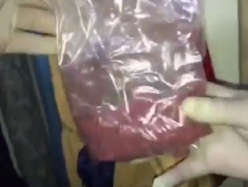 Обнаружение партии наркотиков в квартире «сопротивляющегося» кишиневца сняли на видео