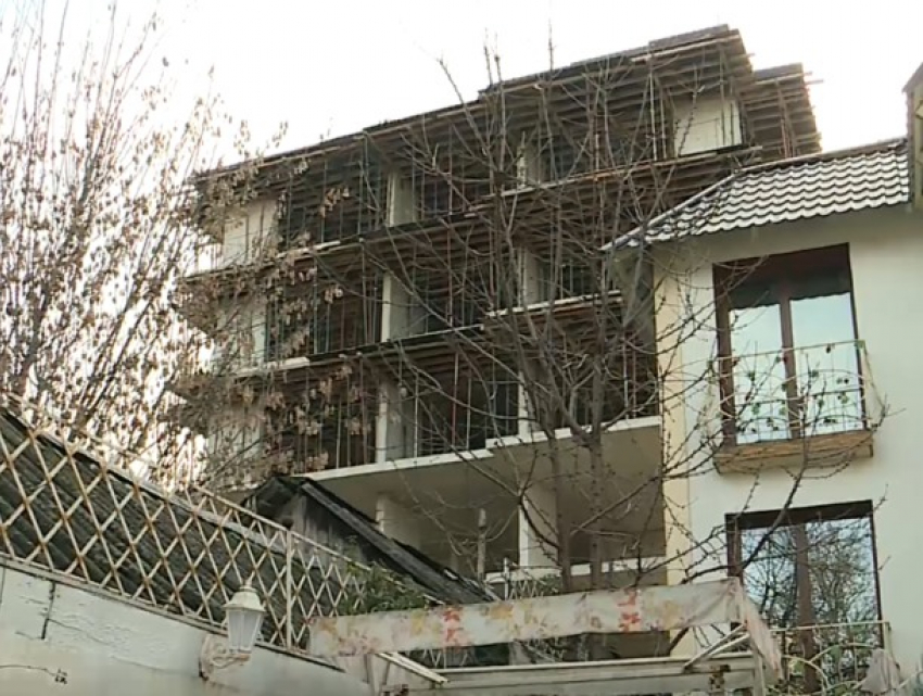 Пока шли суды, в Кишиневе возвели еще одну незаконную многоэтажку