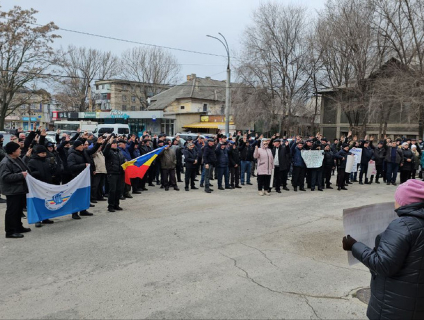 Железнодорожники Молдовы продолжают протестовать: Люди месяцами сидят без зарплат