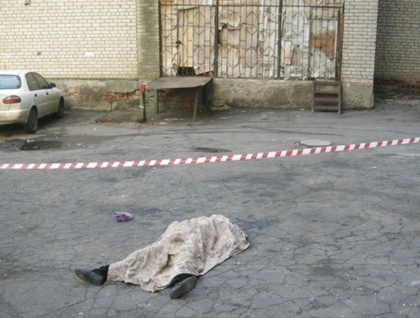 Смертельное падение молодого человека с балкона многоэтажки произошло в Бельцах