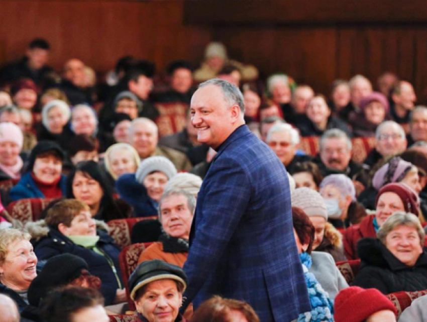 Президент Молдовы возобновляет поездки по районам