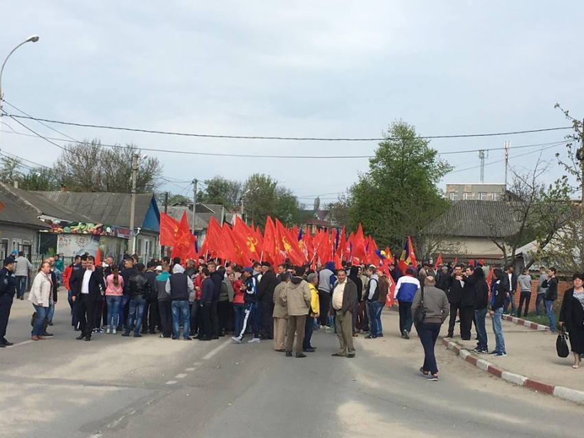 В Единцах тысячи людей собрались на марш за Молдову 