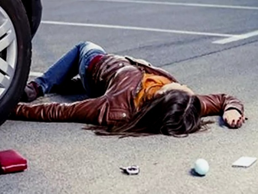 Пьяный водитель сбил разговаривающую с приятелями школьницу в Приднестровье