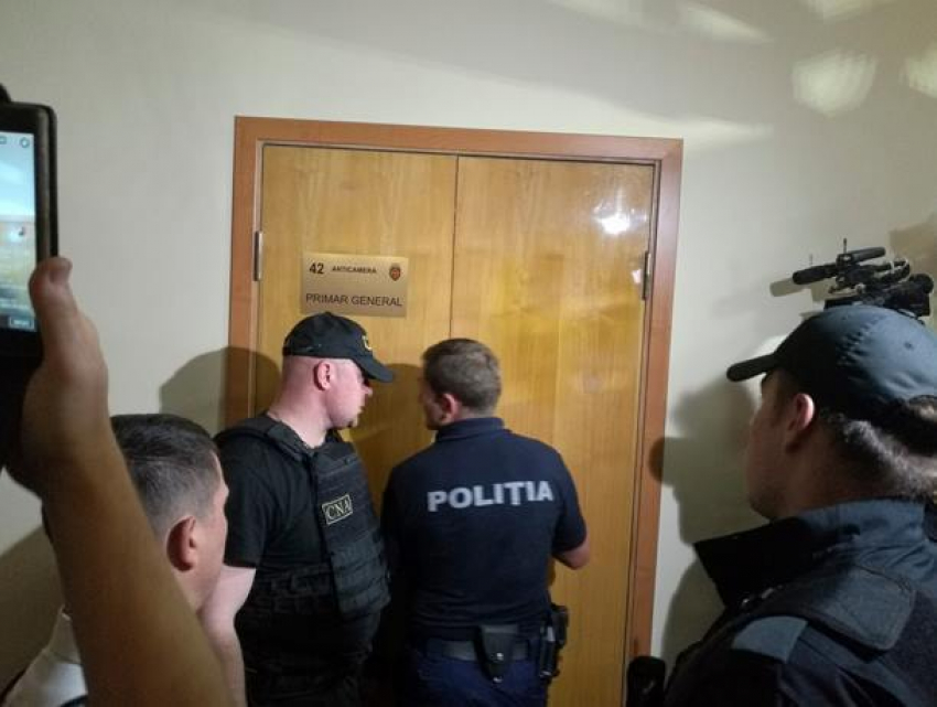 Обыск в кабинете скандального генпримара Кишинева Дорина Киртоакэ проводит НАЦ 