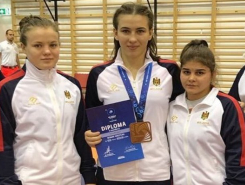 Бронзу принесла Ирина Рингач молдавской команде по женской борьбе