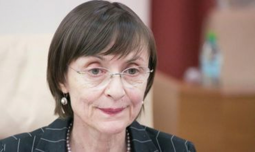 Министр просвещения Корина Фусу вновь наделала ошибок в посте в соцсети