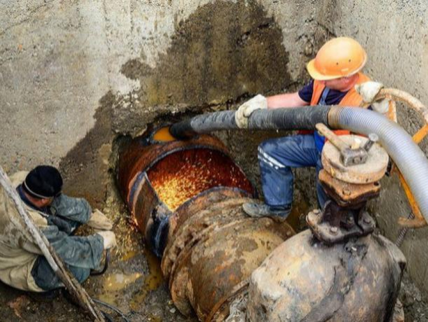 В канализации Кишинева помимо туалетной бумаги теперь кидают и маски