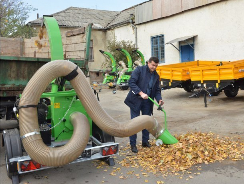 Современные пылесосы помогут коммунальщикам справиться с опавшими листьями в Кишиневе