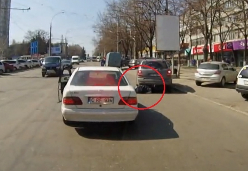 На Буюканах пожилой мужчина оказался под колесами автомобиля