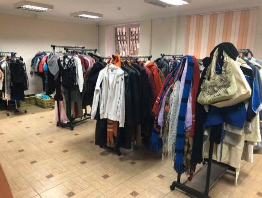 В Кишиневе заработала благотворительная организация, раздающая сезонные вещи нуждающимся