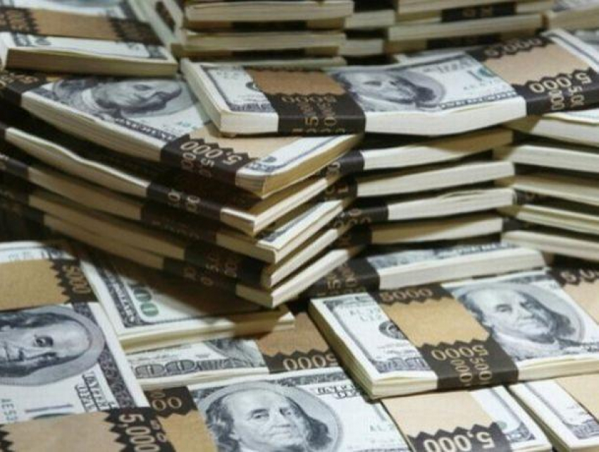 Две кассирши обокрали один из кишиневских банков почти на 100 тысяч долларов