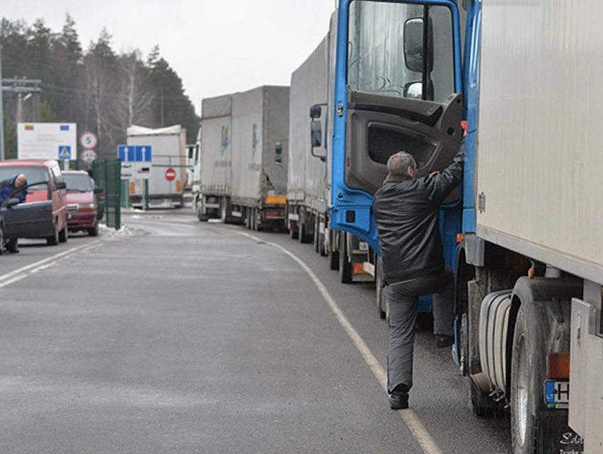 Крупную коррупционную схему в области автоперевозок раскрыли в Молдове