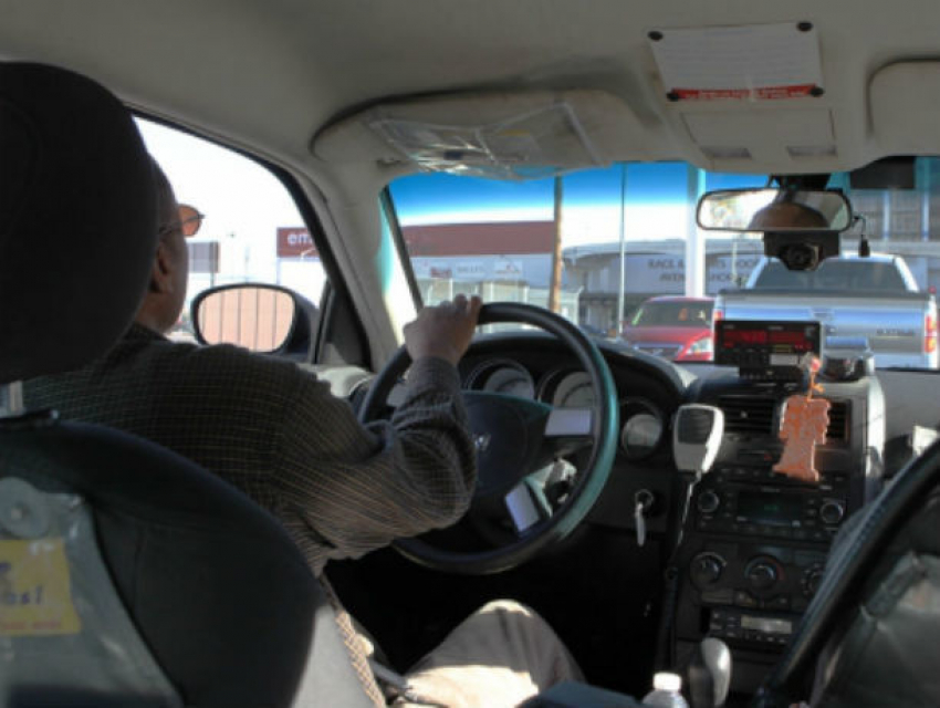 Наглого кишиневского таксиста со «злополучным счетчиком» проучил принципиальный пассажир