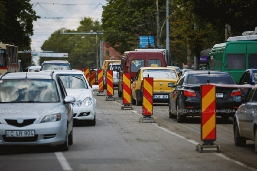 Рабочая неделя в Кишиневе началась с пробок в центре