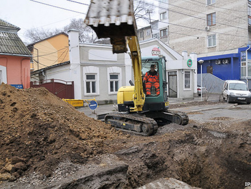 Скандал: тендер на ремонт сетей канализации в Кишиневе выиграла компания, имеющая «подписку» на аукционы